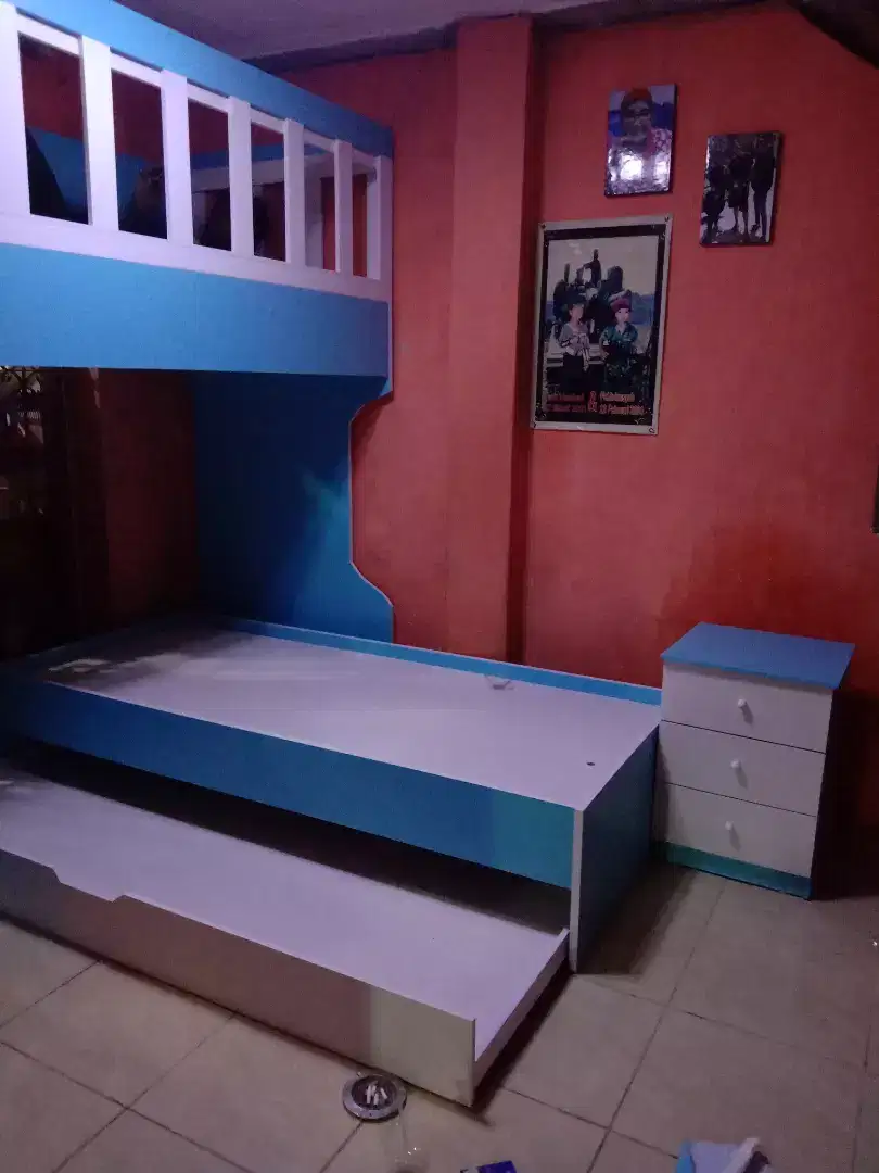 Tempat tidur anak 3 tingkat pls nakas bisa rikues warna dan ukuran