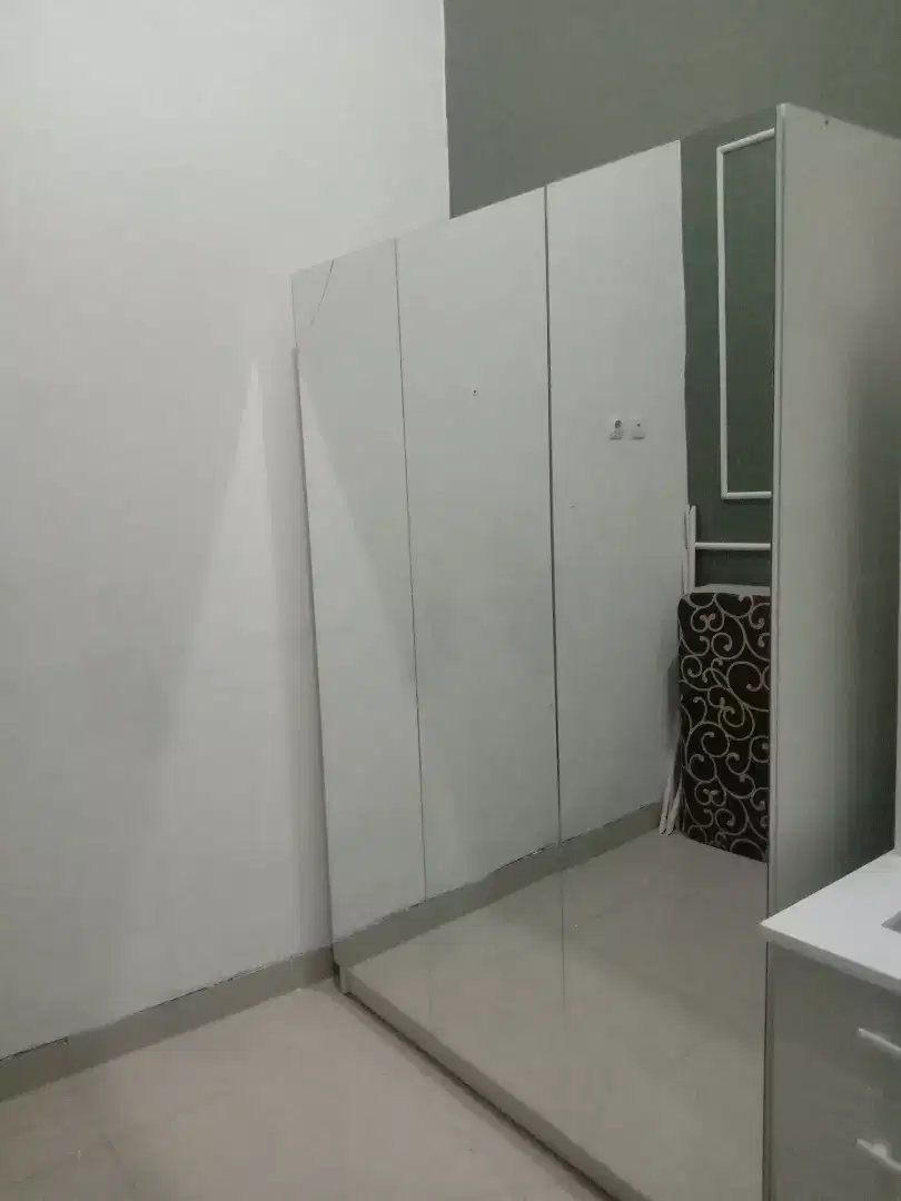 Lemari buka 4 pintu full kaca cermin bisa rikues warna dan ukuran