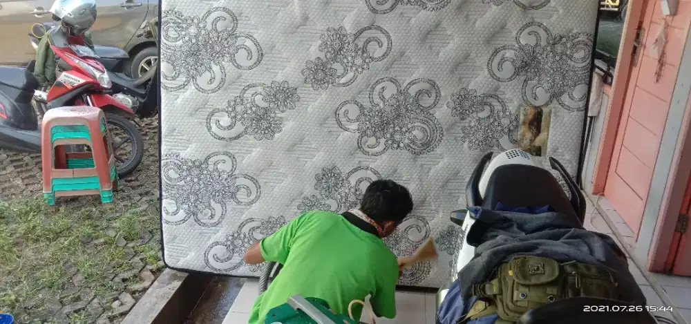 Jasa cuci kasur sepringbed cuci sofa panggilan.