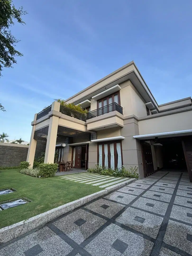 THE MOST PRIVATE & EXCLUSIVE HOUSE GRAHA FAMILY