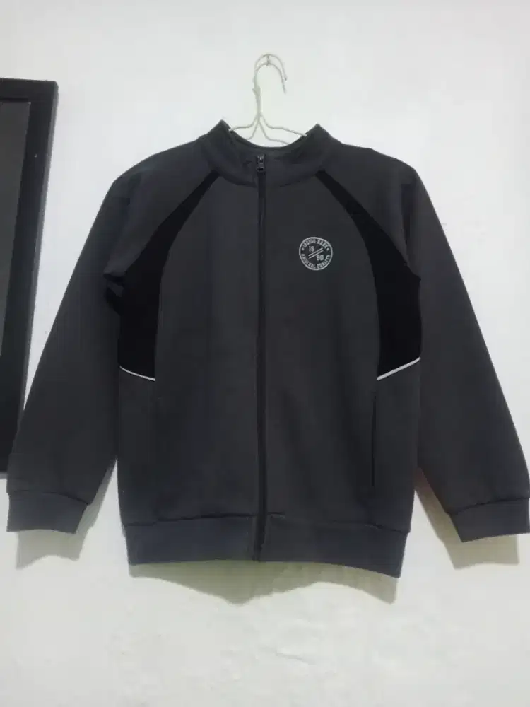 Jaket Sport Abu untuk Anak