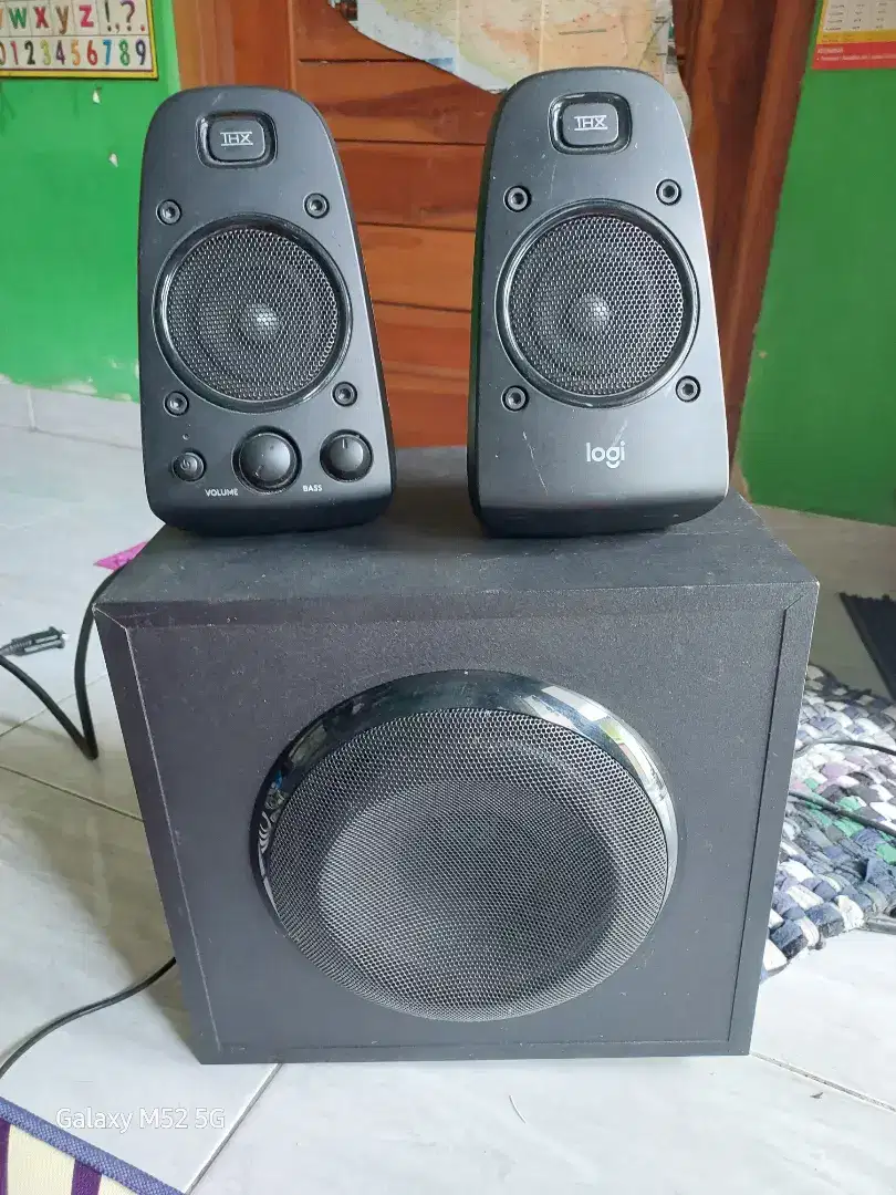 Logitech z 623 full bass 200watt