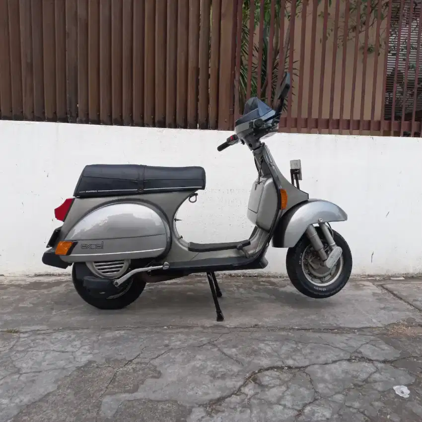 Vespa Excel Silver 2001 - tangan pertama