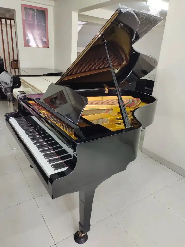 Grand Piano Yamaha G5E Hitam