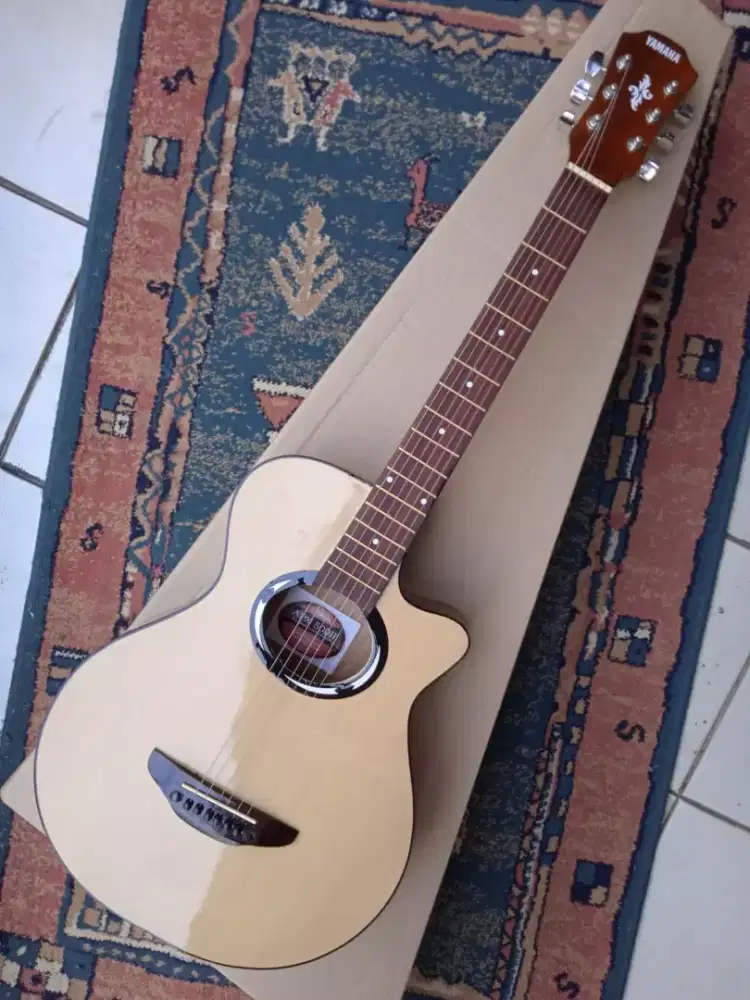 Gitar akustik APX Keren