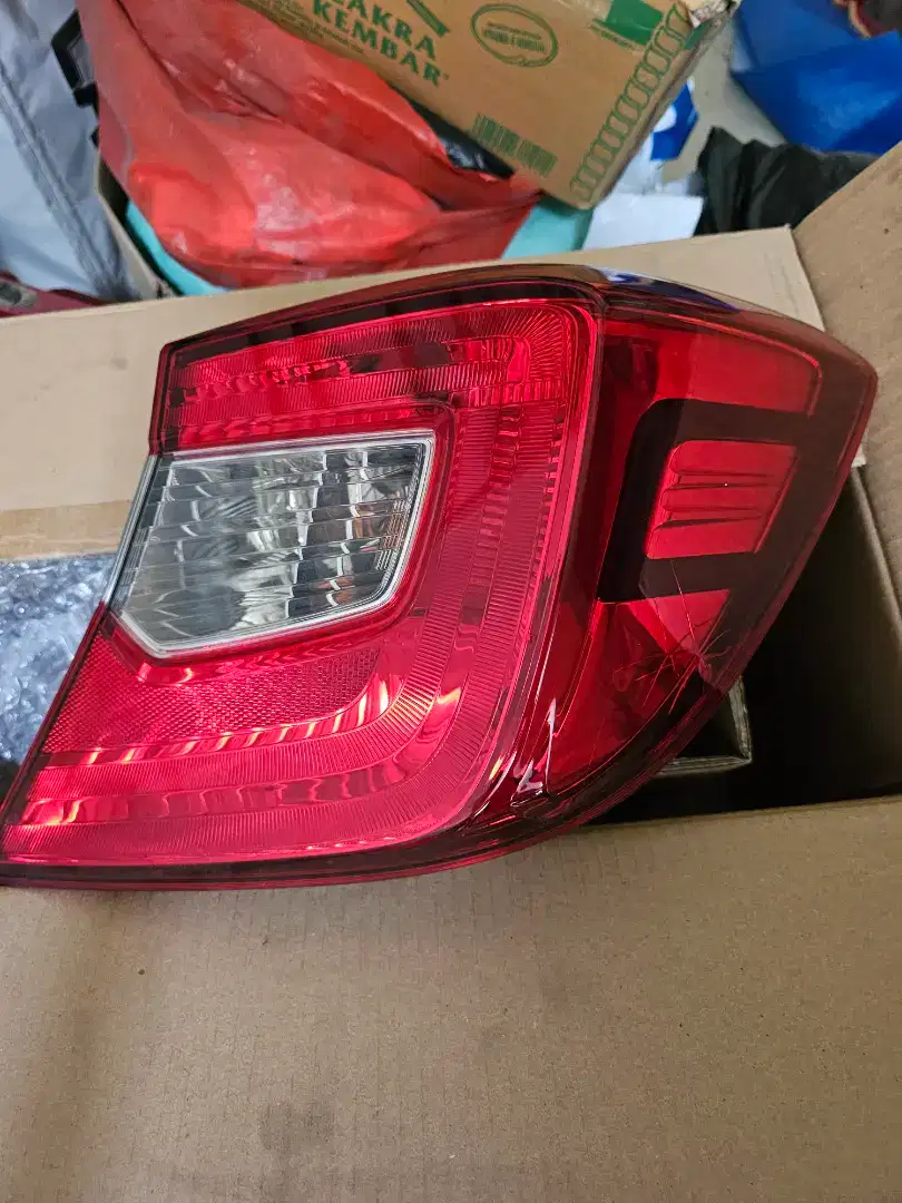 Lampu belakang kanan honda brio original