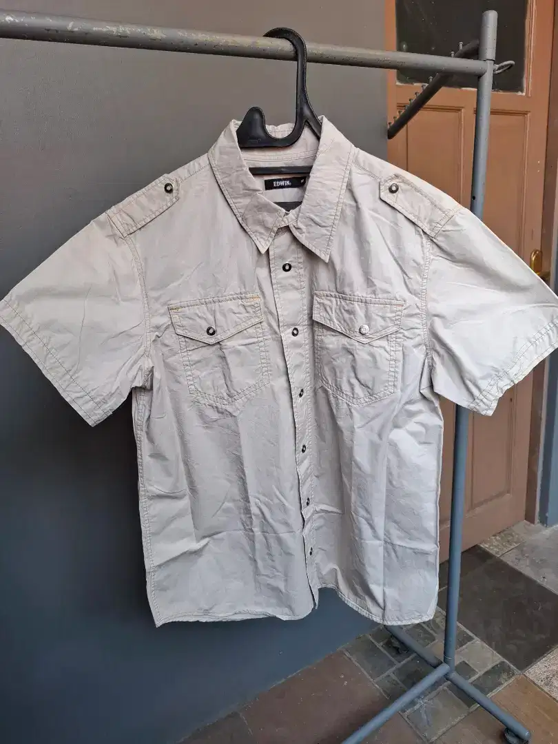 Kemeja Edwin cream size M kereen