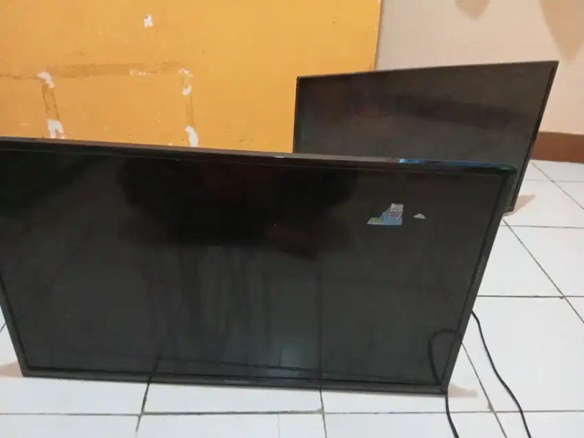 Led tv Philips Dan Panasonic. 2 TV : 270.000