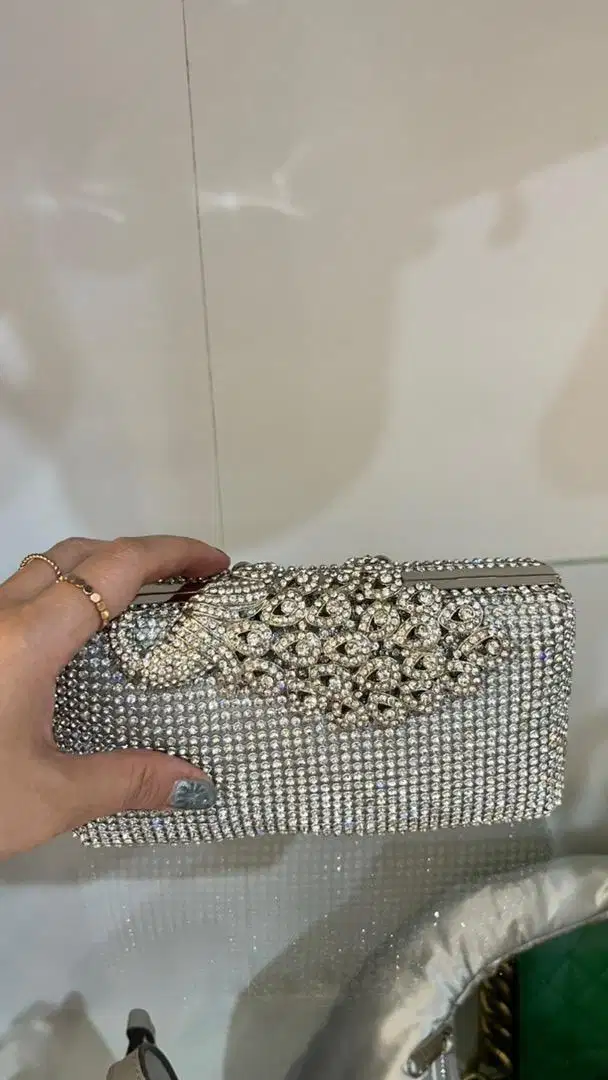 Clutch pesta ( silver) msh bagus