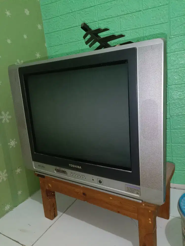 Jual tv Toshiba tabung 21inch lokasi cipondoh makmur Tangerang