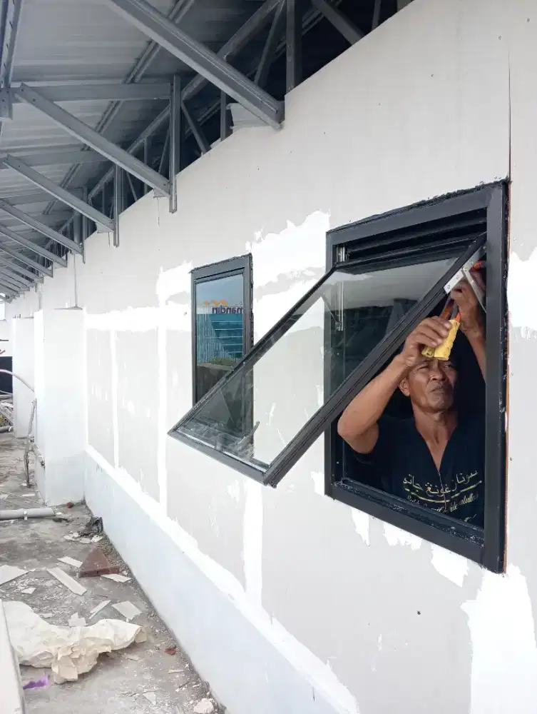 Kusen aluminium kaca pintu jendela