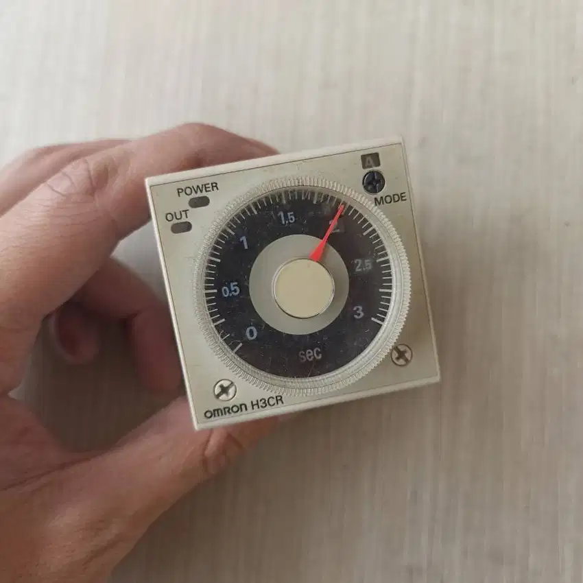 TIMER OMRON H3CR-A8