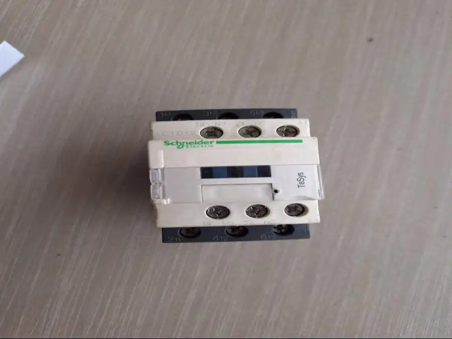 Kontaktor SCHNEIDER LC1 D12 M4 E7 48V