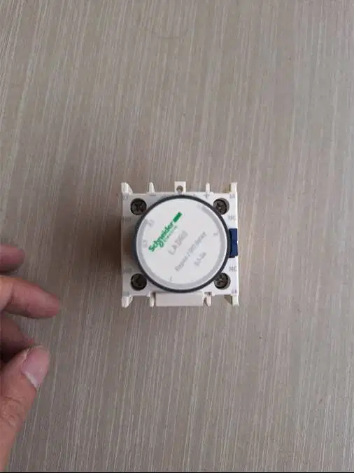 Time delay block schneider LADR0 Alat Proyek