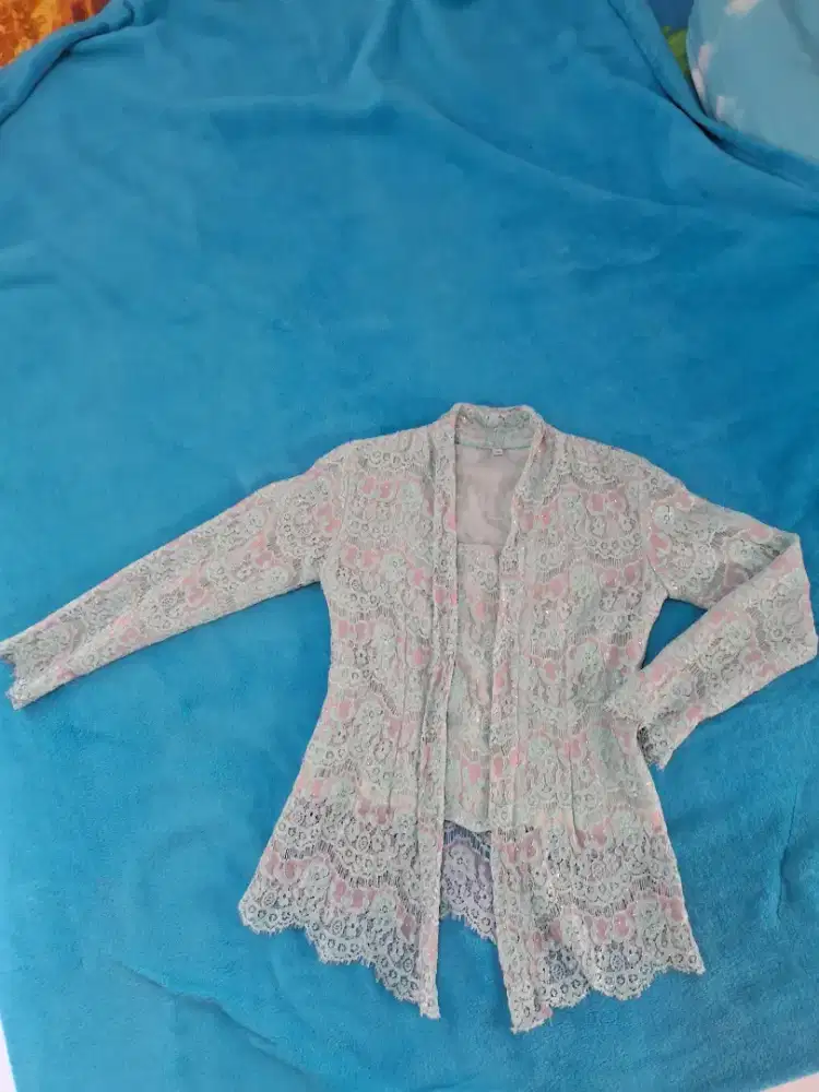 Kebaya Brokat Wanita