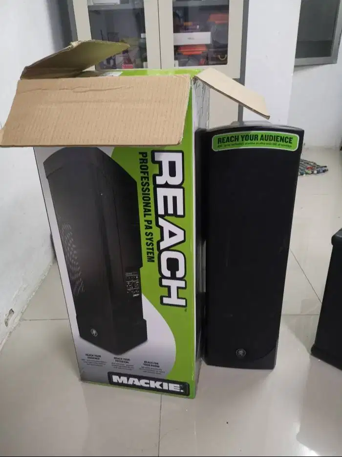 speaker aktif Mackie Reach portable active PA 720w with mixer standing