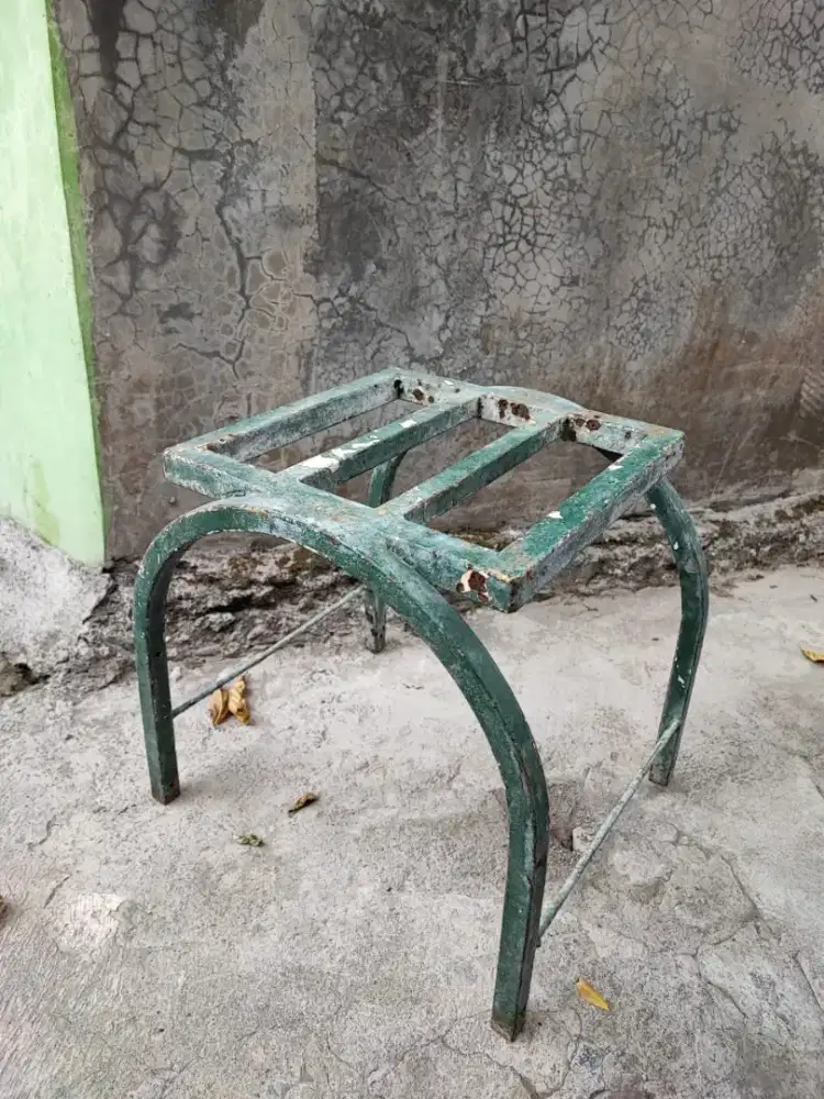 Bangku Vintage Pipa Besi Kotak