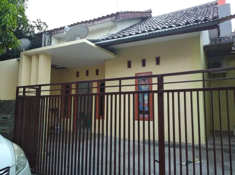 Dijual cepat rumah siap huni dalam komplek perumahan.