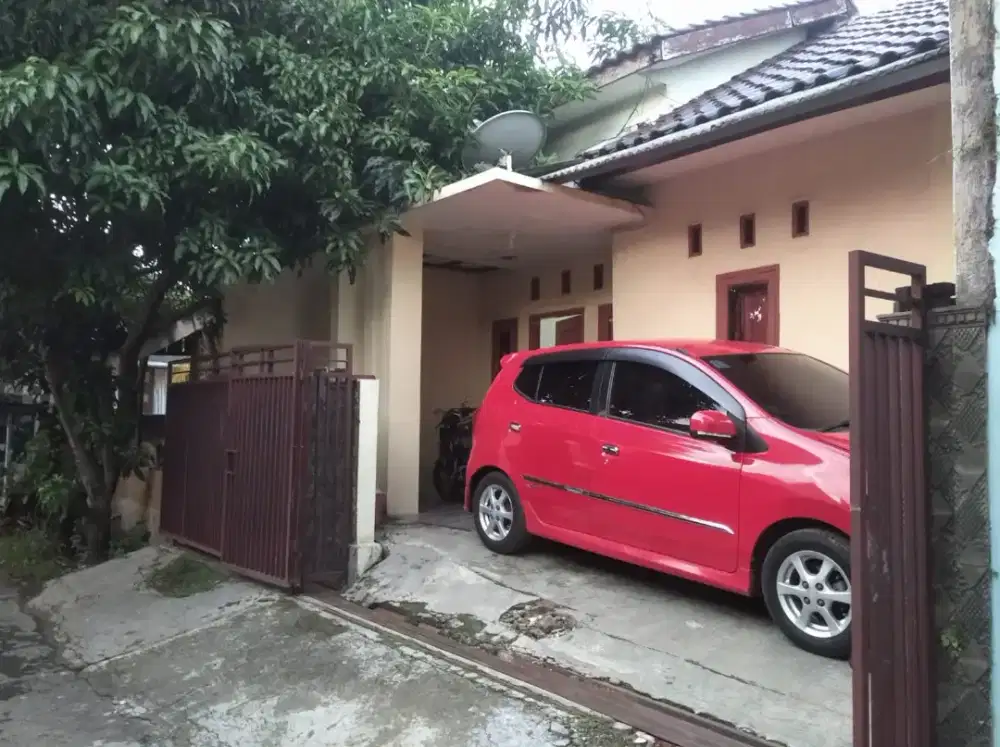 Dijual cepat rumah siap huni dalam komplek perumahan.