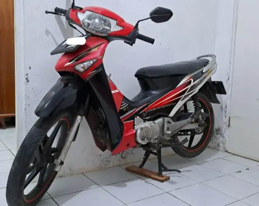 Honda Supra X 125 tahun 2005 Putih Merah