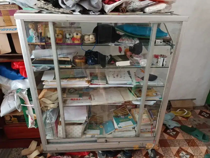 MURAH NEGO. ETALASE KACA BAGUS MURAH NEH NEGO SAMPE JADI AJA
