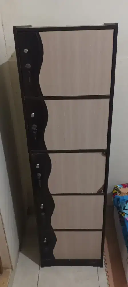 Rak penyimpanan merk astrolock kotak box kabinet buku