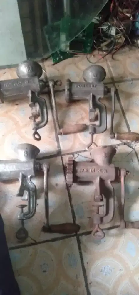 Slhkn plh slh 1 dr alat giling daging dll uk 8 & 10 kond normal murah