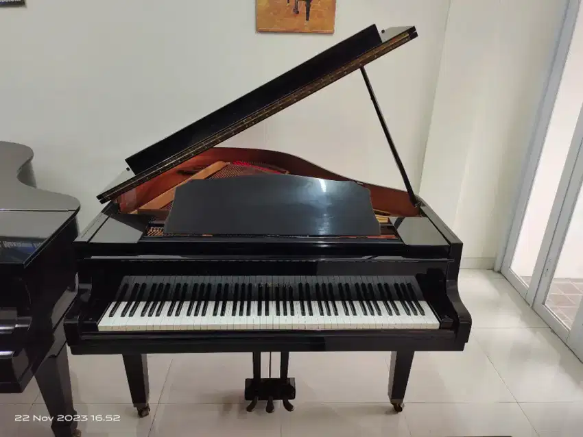 Grand Piano Yamaha GH1 B akustik piano