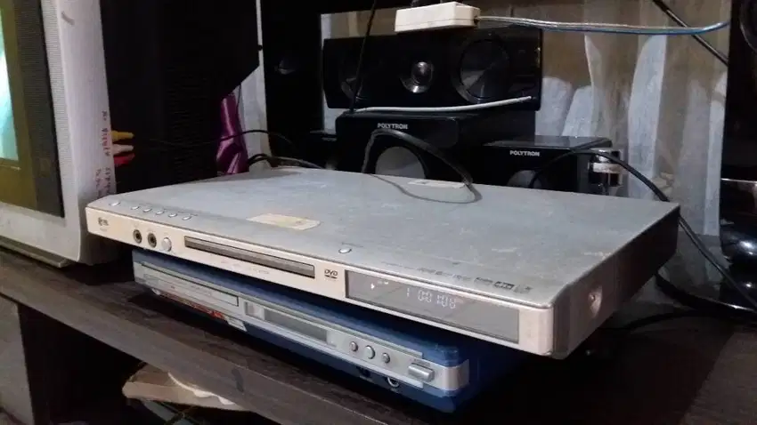 --DI JUAL-- 2 UNIT DVD bekas bagus