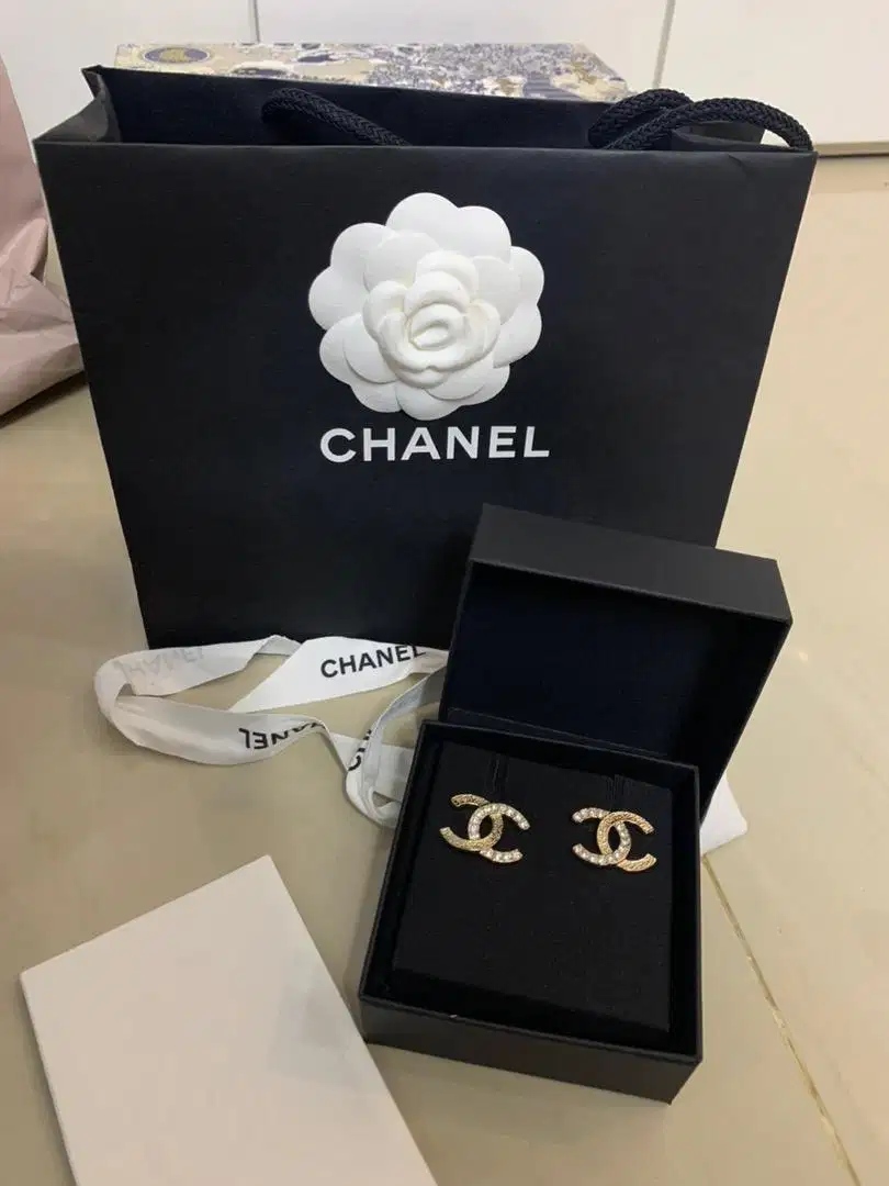 Chanel CC Classic Crystal Gold Earrings