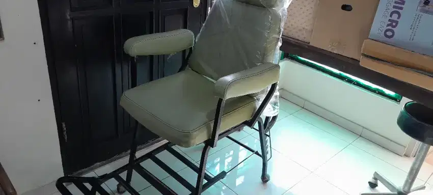 Kursi utk makeup salon