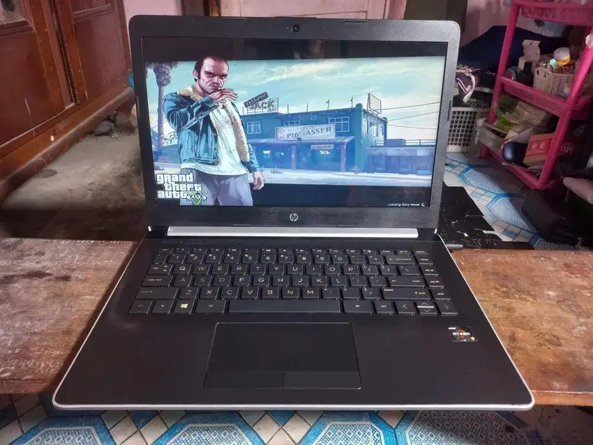 HP 14 CM AMD RYZEN 3 (i7) RAM 12 GB SSD+HDD fullgaming