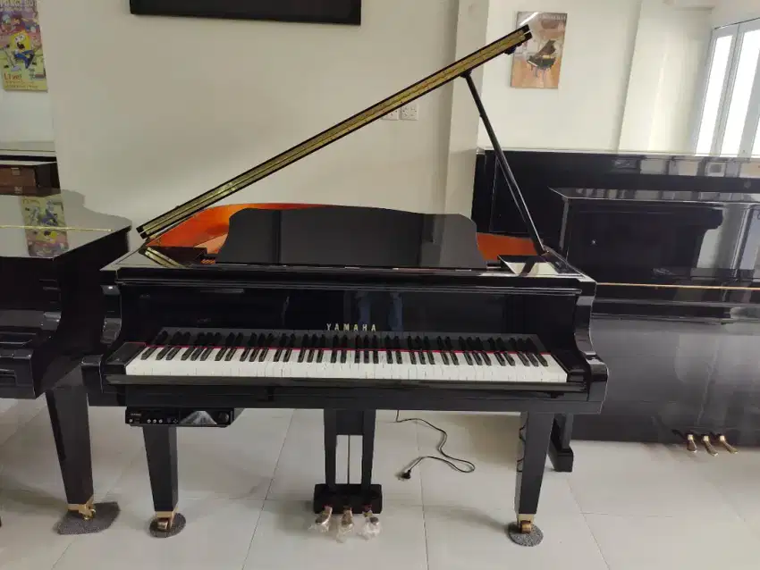 Baby Grand Piano Yamaha GB1K Hitam Disclavier