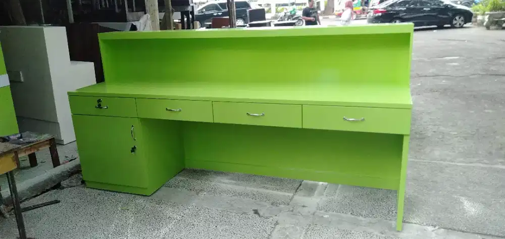 Meja kasir resepsionis