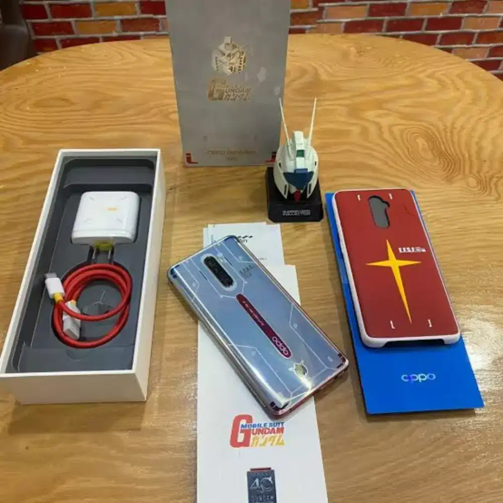 Hp oppo gundam edition, with dvd box