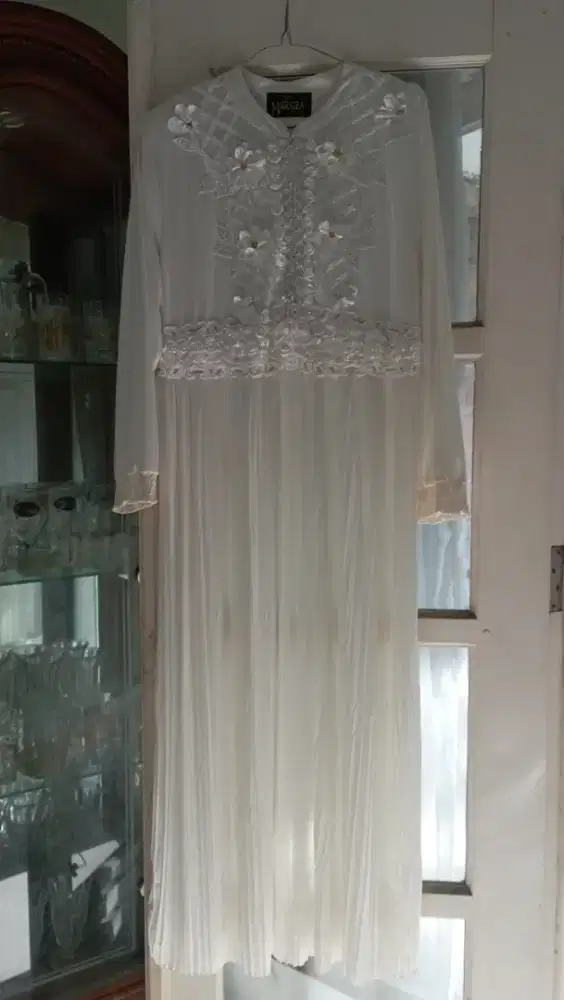 Gaun putih cocok utk anak muda