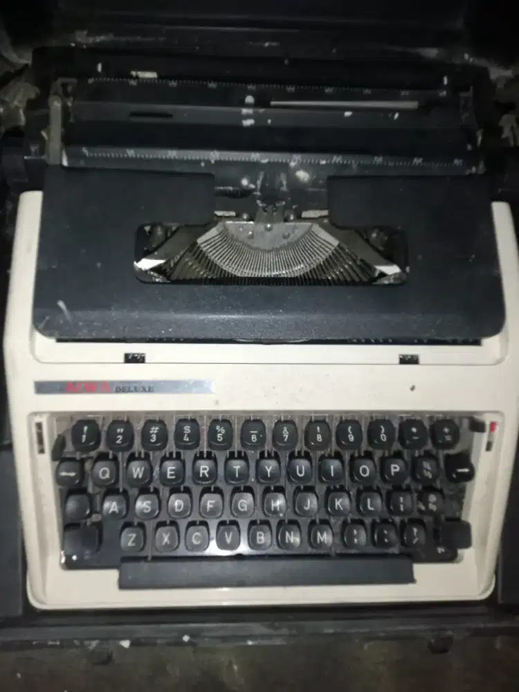 mesin tik  merk AIWA DELUXE