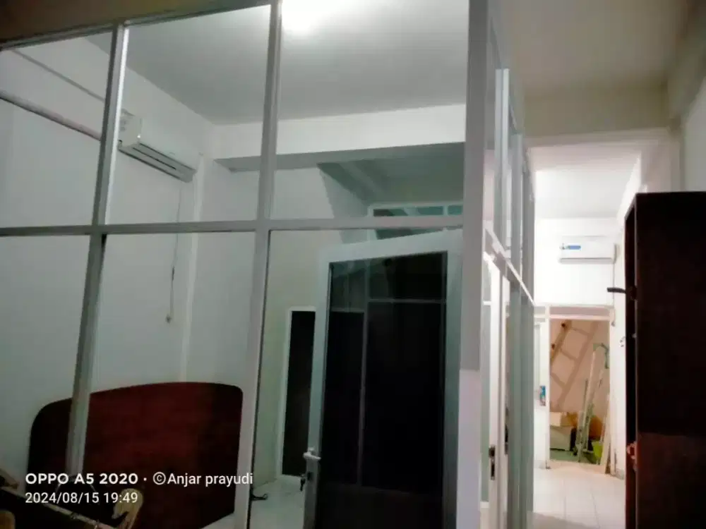 Pintu kaca dan partisi alumunium
