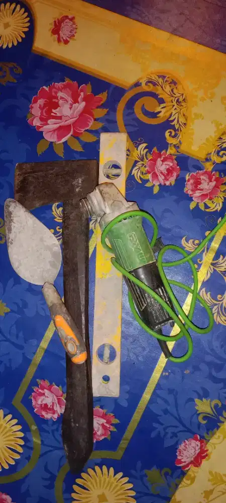 Buruh bangunan serba bisa