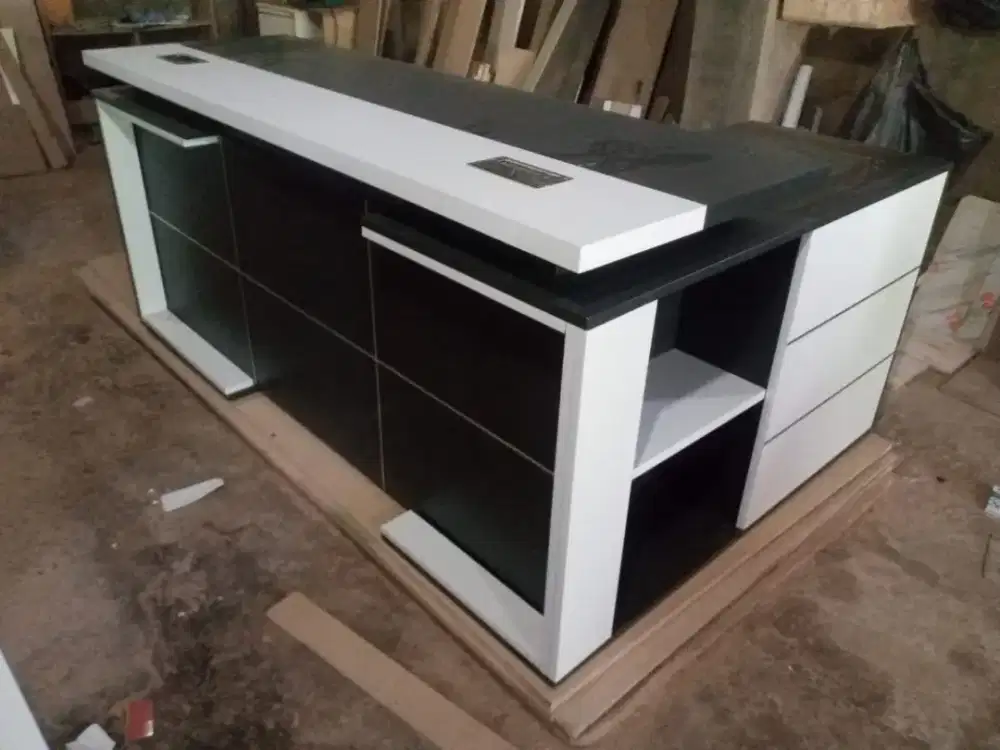Meja Direksi Dwi Furniture