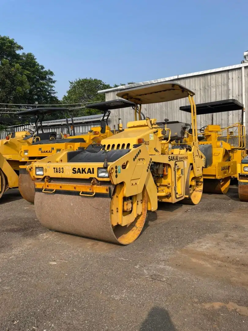 Dijual !  Tandem Roller Sakai SW652ND. Kap 6-8 ton. Ex Japan !