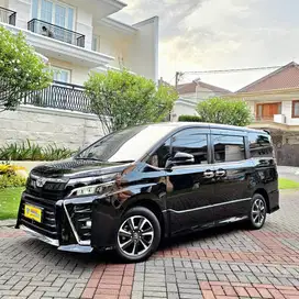 Toyota Voxy 2020 2.0 AT