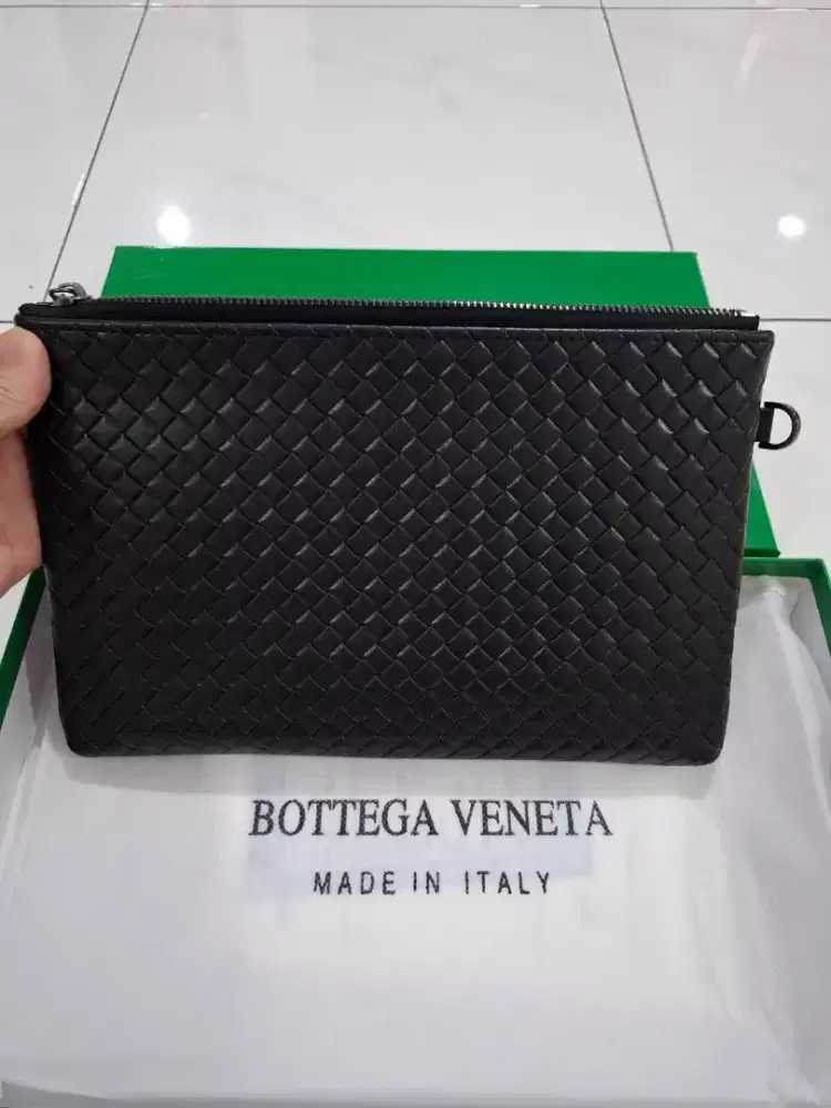 Clutch Bottega Veneta Hitam calf leather black dengan box