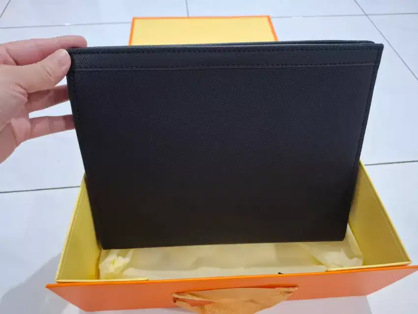 Clutch LV leather black logo black model keren lengkap box lv