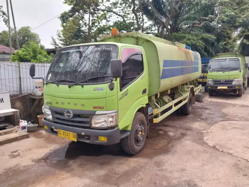 Hino dutro 130HDL euro 2 tangki 12kl thn 2021