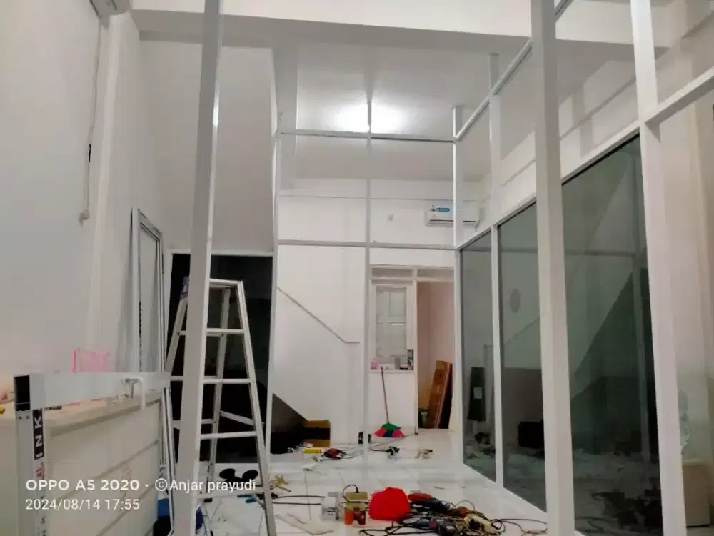 Pemasangan pintu kaca alumunium