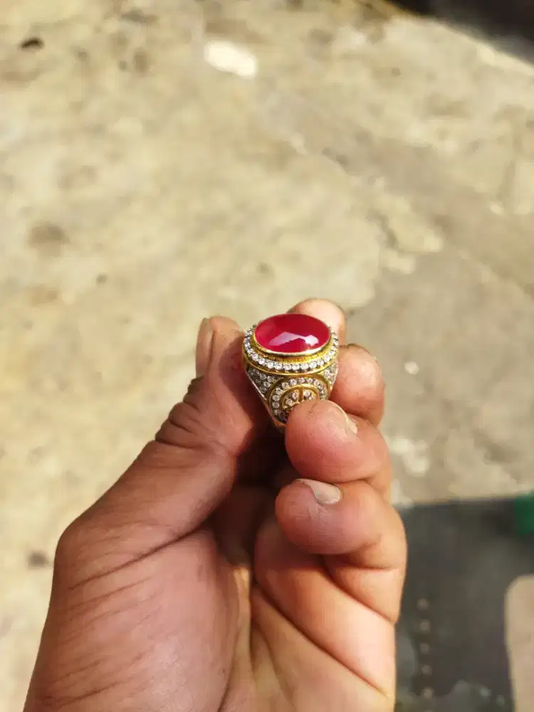 Cincin batu red baron