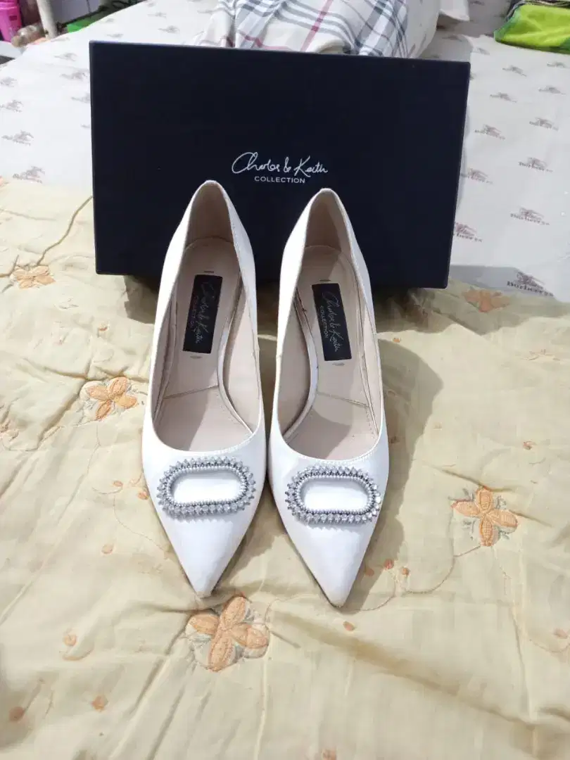 Sepatu wanita Charles & Keith size 39 wedding collection