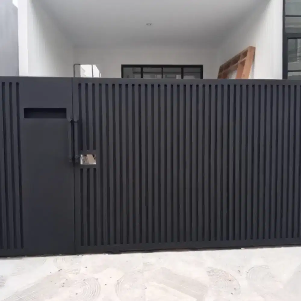 Pagar modern kombinasi besi holo kuat elegan