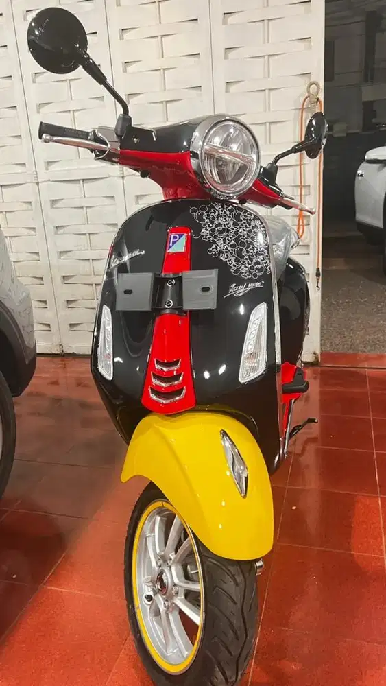 Vespa Primavera Mickey